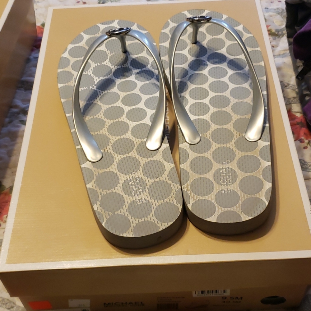 Sandals - Picture 2 of 3